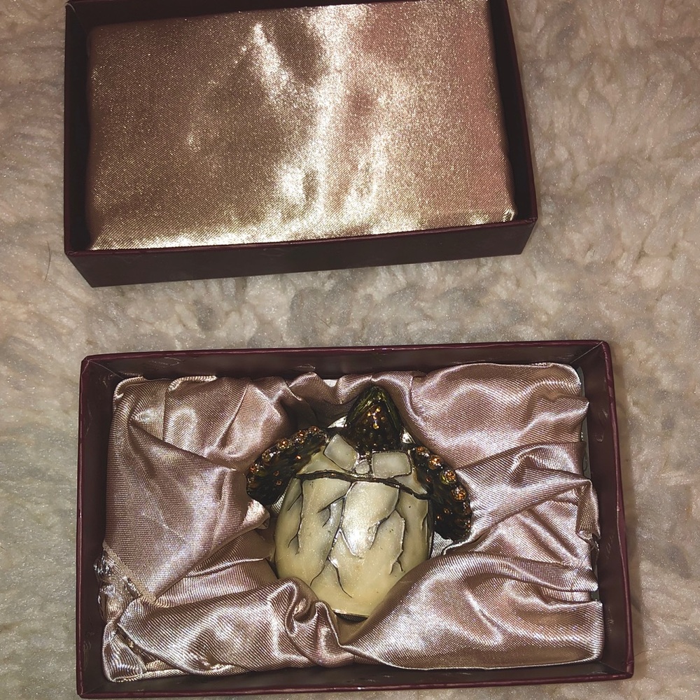 Kubla Craft Enameled Hatching Sea Turtle